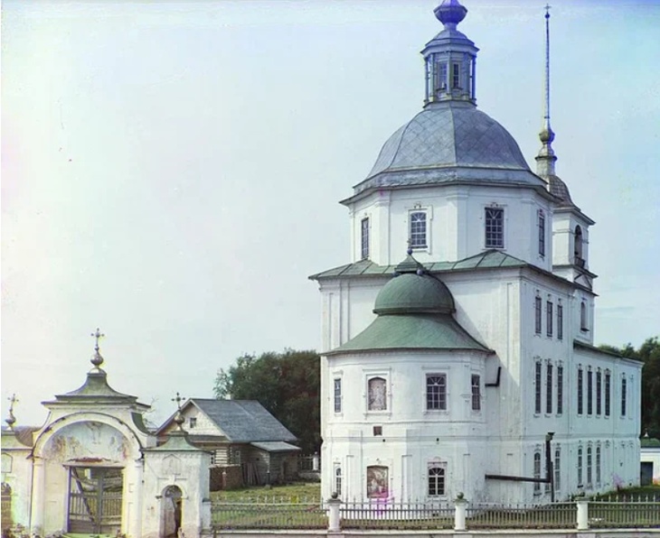 храм посвященный Рождеству Христову был построен в конце XVIII — начале XIX веков, в селе Крохино Белозерского района Вологодской области