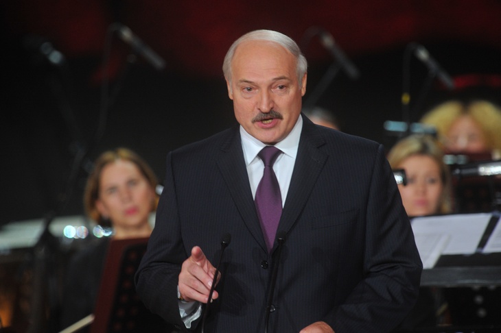 Лукашенко пообещал, что будет использовать только белорусскую косметику