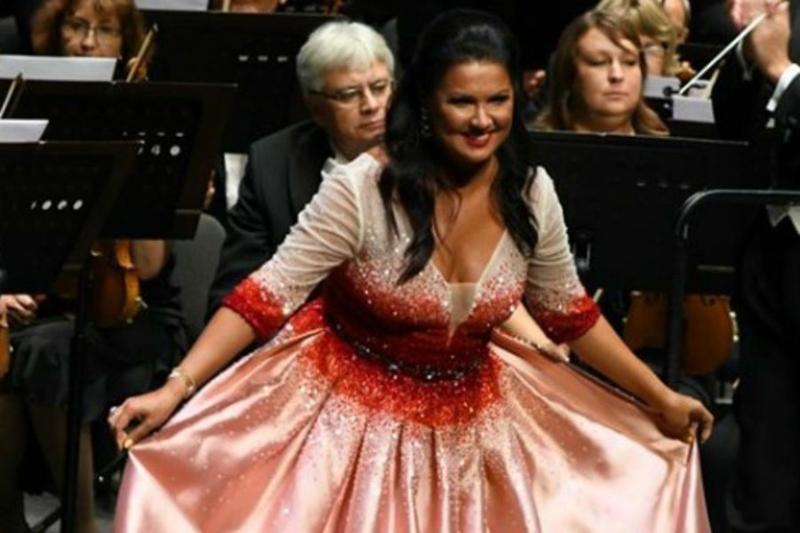 Анна Нетребко пришла на открытие нового сезона театра Метрополитен-Опера