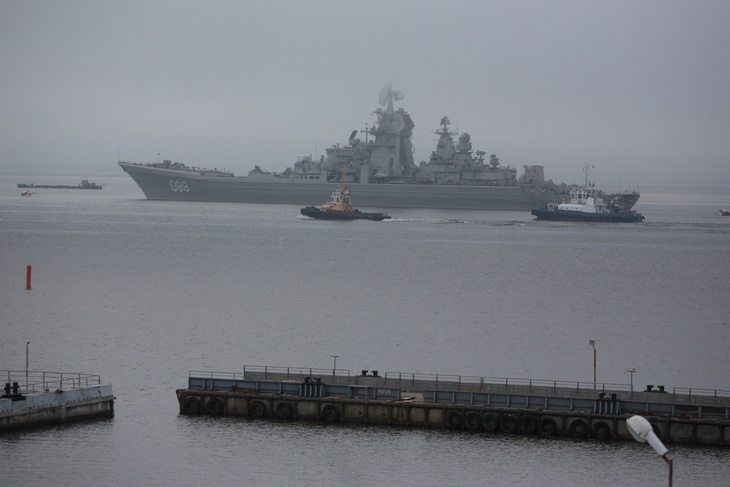 Американский конгрессмен поздравил ВМС США фотографией российского крейсера