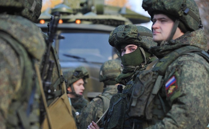 Социолог о том, почему россияне больше доверяют армии, а не президенту 
