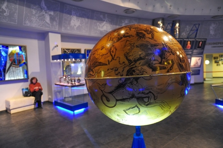 Это глобус Яна Гевелия в Московском планетарии