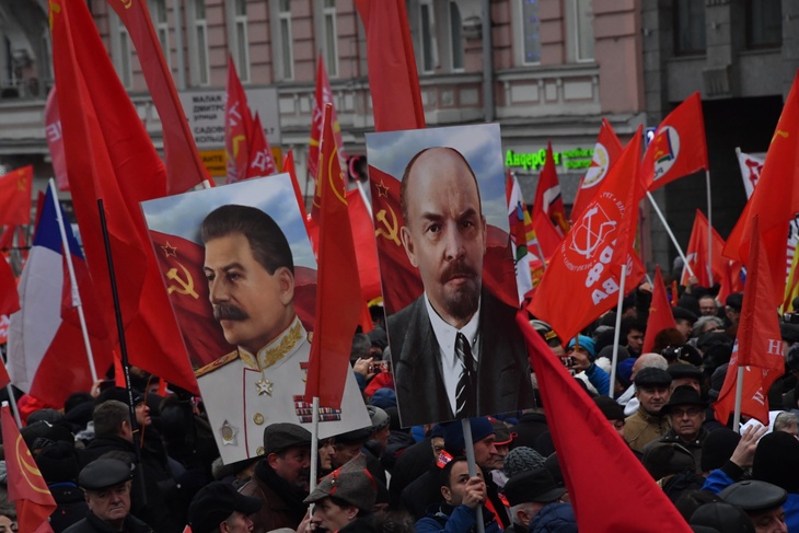 Ленин и Сталин на плакатах митинга
