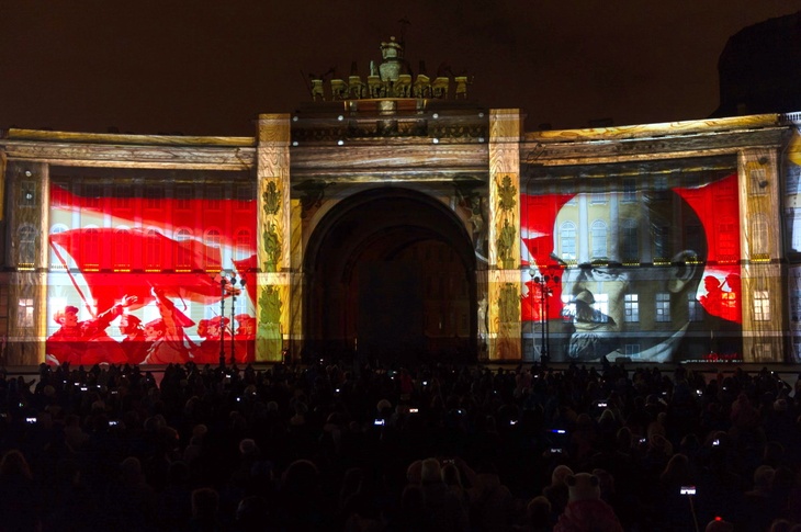 Фестиваль света на Дворцовой площади.