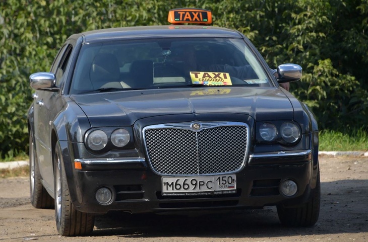 Таксист провез клиентов по центру Москвы за 14 тысяч рублей