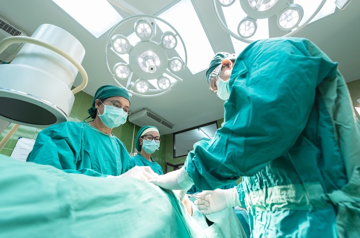 Дайте шанс: почему уволили единственного врача-трансплантолога, пересаживавшего почки грудничкам