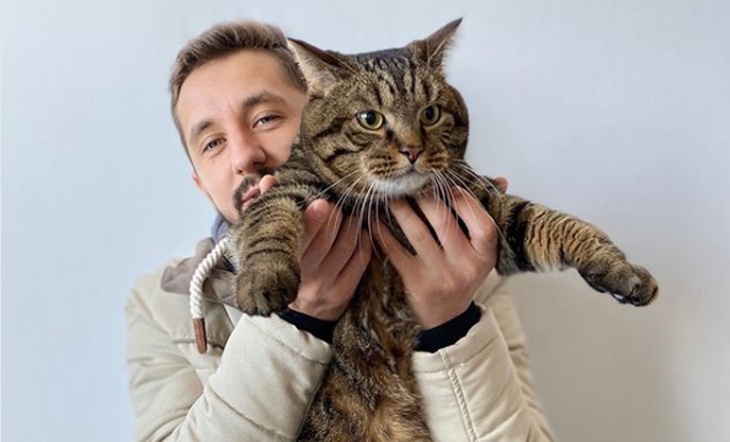 Михаил Галин с тем самым котом