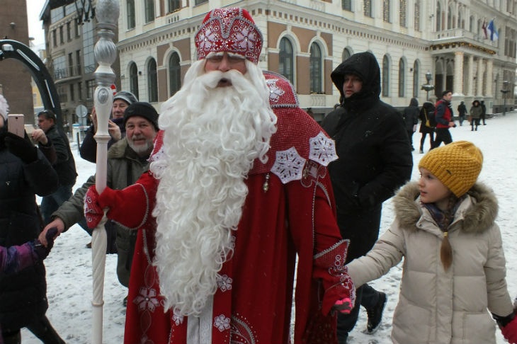 ВЦИОМ спросил россиян об ожидаемых подарках от Деда Мороза