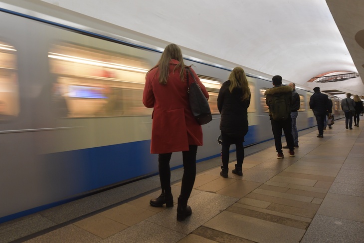 Неизвестные угрожают взорвать 25 станций московского метро