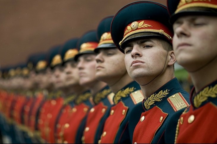 Три брата-близнеца из Татарстана отобраны служить в президентский полк
