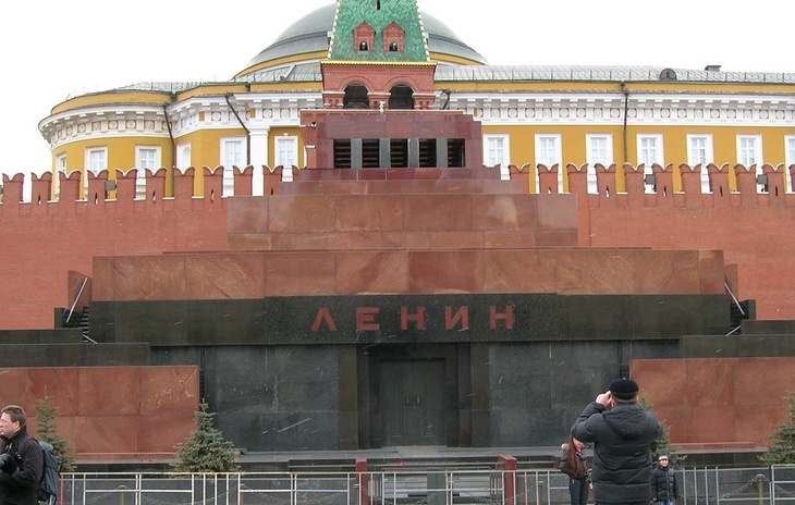 Ленин остается: Президент предложил «не забираться в мавзолей»