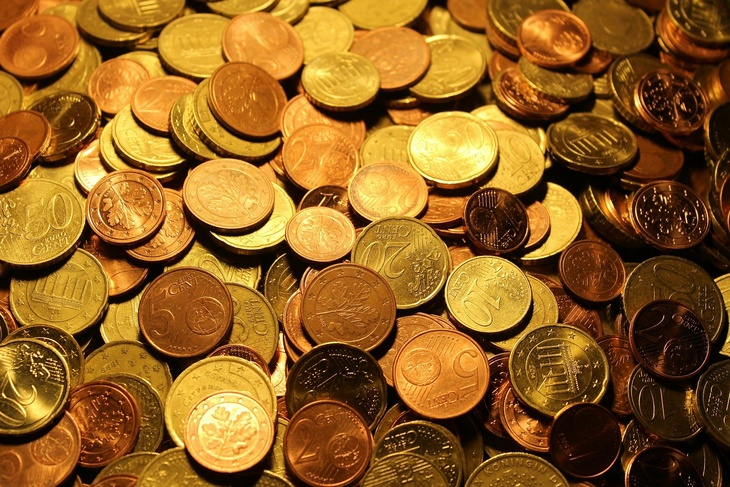 Житель Петербурга продает двухрублевую монету за миллиард