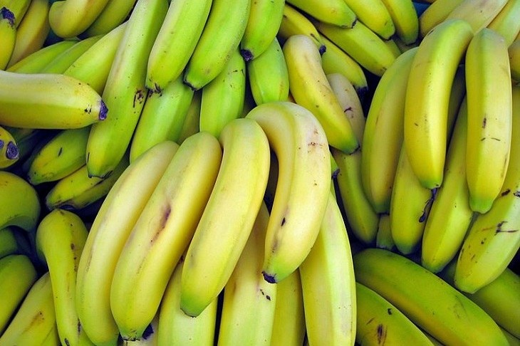 В сети появился ролик, как в Якутии забивают гвозди бананами