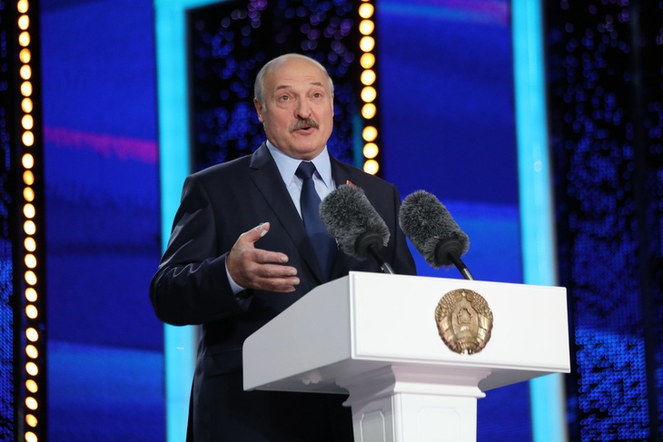Александр Лукашенко за трибуной