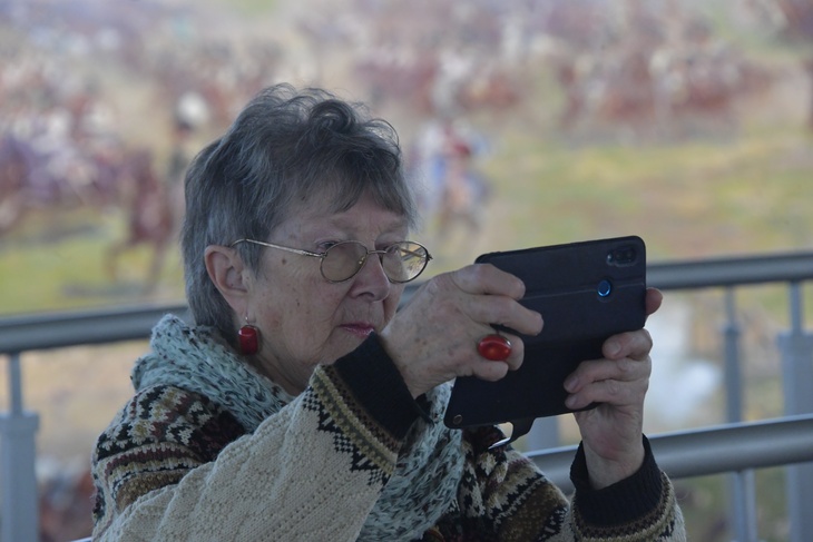 В честь Дня Победы ветеранам подарят кнопочные мобильные телефоны 