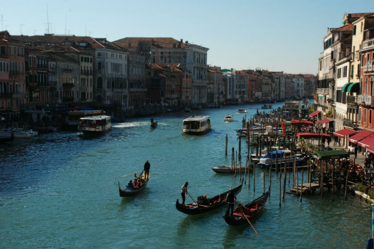 В Италии закроют въезд и выезд из Милана и Венеции