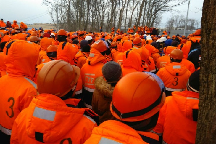 В Приморье недовольные рабочие-вахтовики вышли на стихийный митинг 