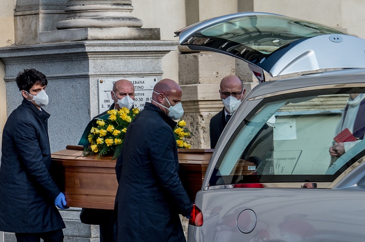 В итальянском Бергамо похороны проходят каждые полчаса