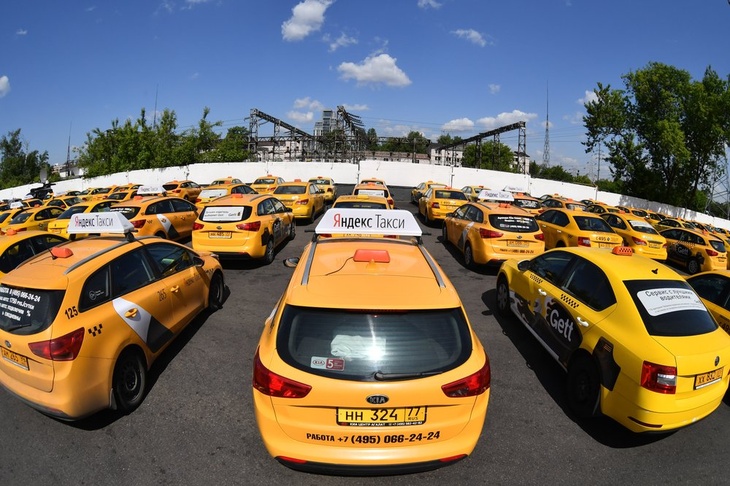 Шкуматов: таксисты получают в рублях, а платят за все в долларах