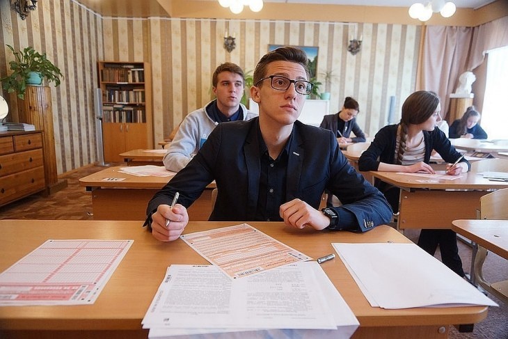 Олег Смолин предложил принимать в вузы без экзаменов