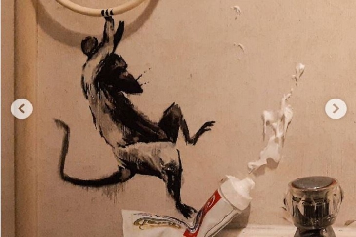 Художник на карантине: Бэнкси расписал свой туалет крысами
