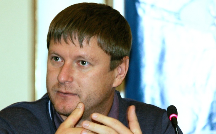 Кафельников заявил, что в России «не все как у людей»
