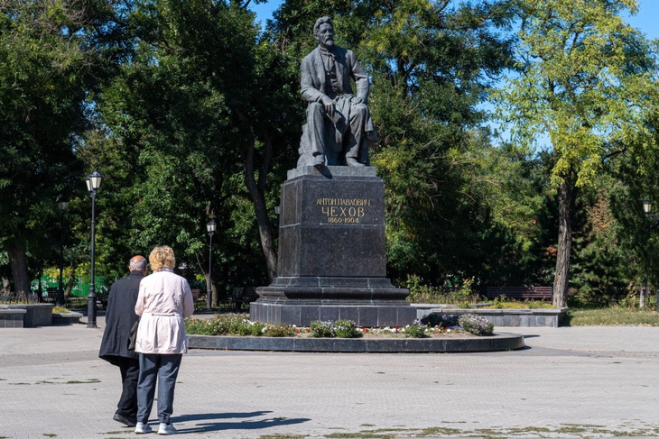 Памятник А.П.Чехову, г.Таганрог