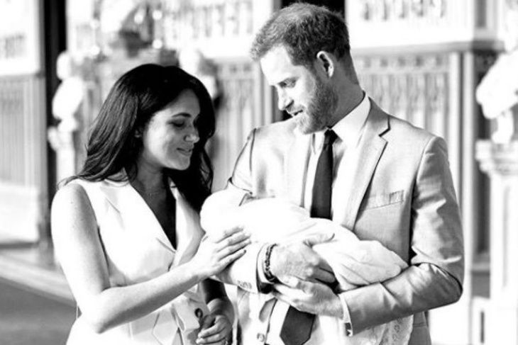 Меган Маркл и принц Гарри с новорожденным сыном