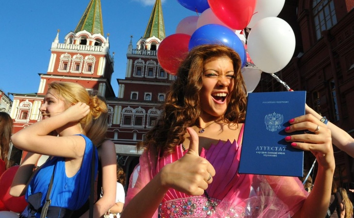 Аттестаты российским выпускникам выдадут без экзаменов