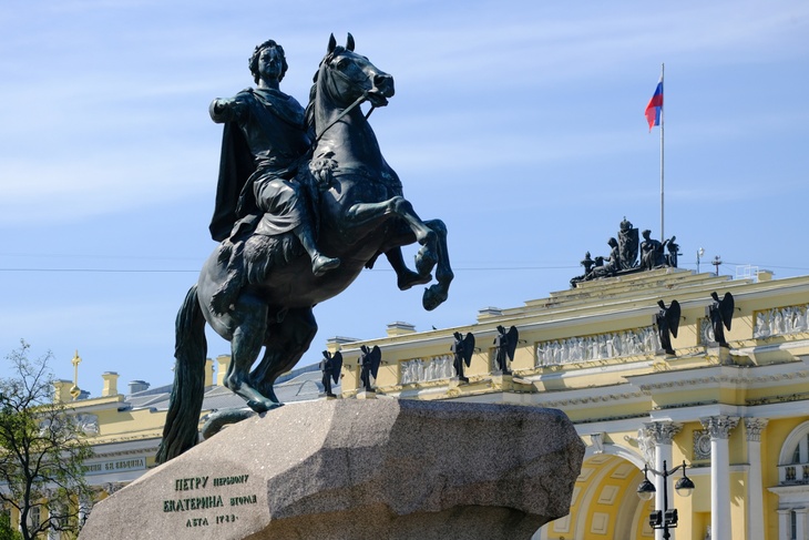 Памятник Петру I на Сенатской площади