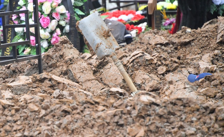 В России проведут конкурс на скоростное копание могил