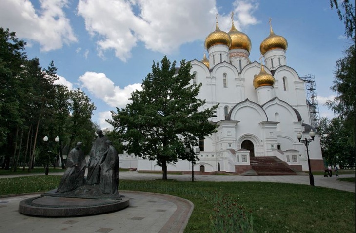 Православные не усидели дома и отправились в храмы