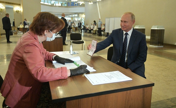 Путин голосует