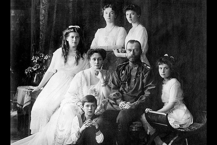 Николай II и его семья в 1913 году.