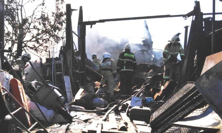 Сразу 10 жилых домов сгорели в российском регионе