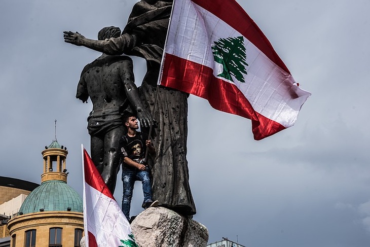 Символ Ливана - кедр - изображен на флаге страны.