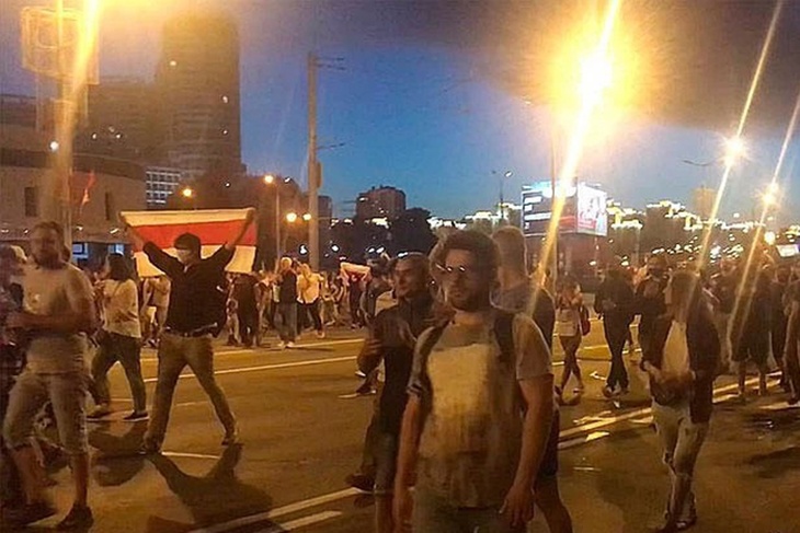 При разгоне протестующих в Минске ход пошли водометы