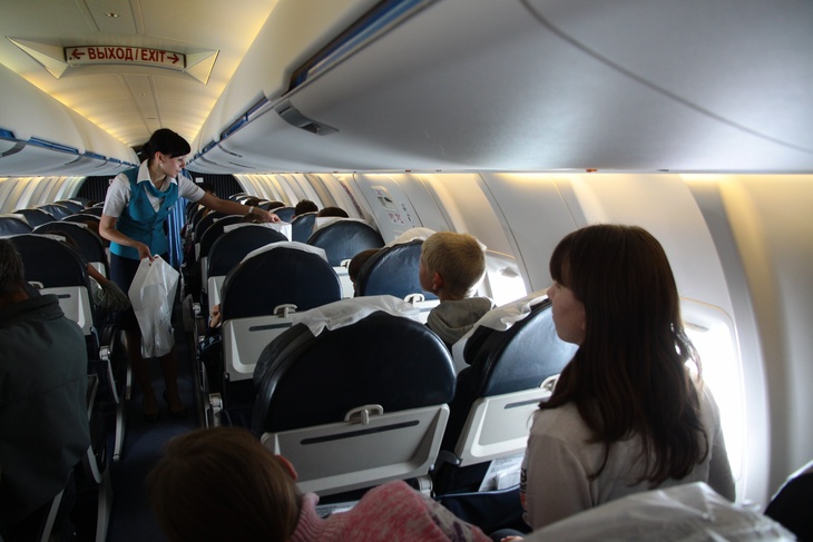 Без телефона и документов: что теряют пассажиры в салоне самолета 