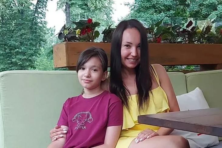 Называл сиротой: жених Конкиной запугивал ее 11-летнюю дочь
