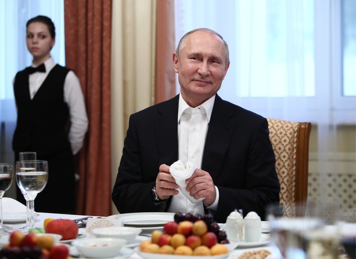 «Пиво не пью — от него брюхо растет»: как Путин отметит день рождения