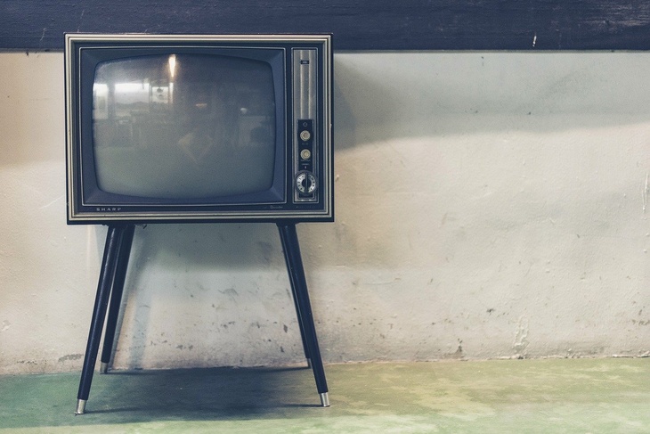Социолог прокомментировал снижение доверия россиян к телевизору