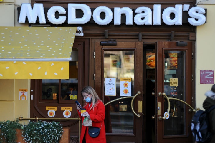 McDonald’s запустит производство искусственного мяса для веганских бургеров