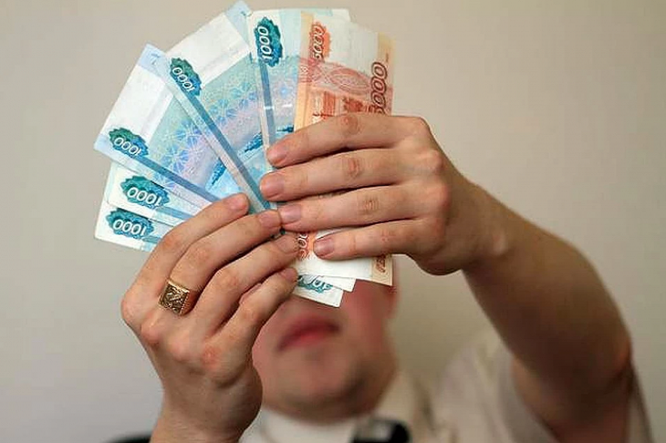 Сколько российских работодателей собираются поднимать зарплаты сотрудникам в 2021-м
