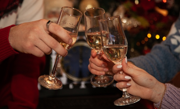 Россияне стали в два раза меньше покупать шампанского к Новому году