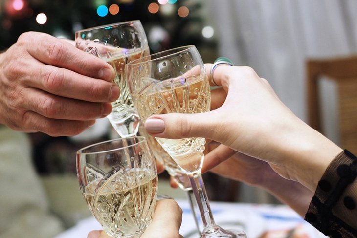 Новогодний ликбез: топ-3 продукта, которыми нельзя закусывать шампанское
