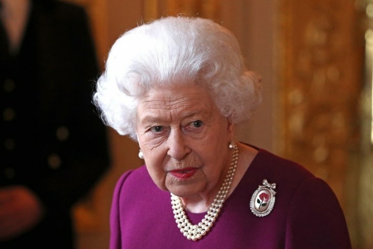 Елизавета II рассказала о своей вакцинации, нарушив королевский протокол