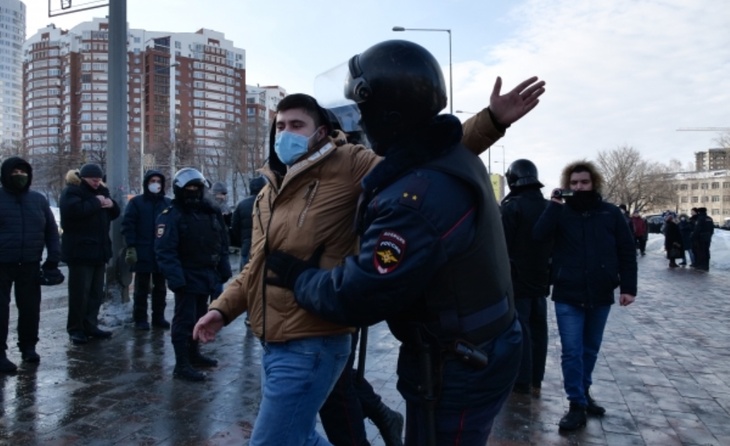 Депутат о предложении узаконить митинги: «От отморозков никуда не деться»