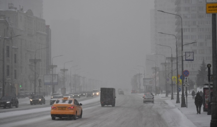 Эксперт о повышении цен на такси в снегопад: «Пусть садятся на велосипеды»