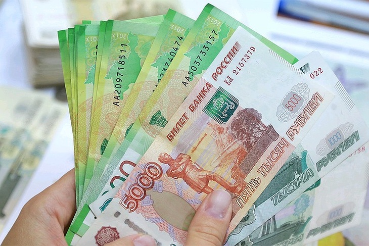 Деньги нового образца будут больше похожи на 200 и 2000-рублевые купюры, чем на 1000 и 5000 рублей старого образца.