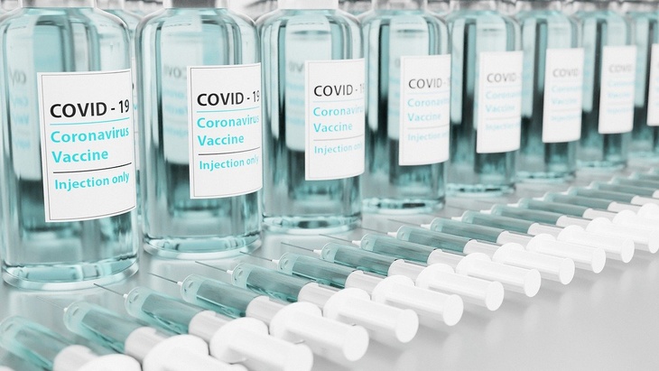 Ученые развенчали пять самых распространенных мифов о вакцинах против COVID-19
